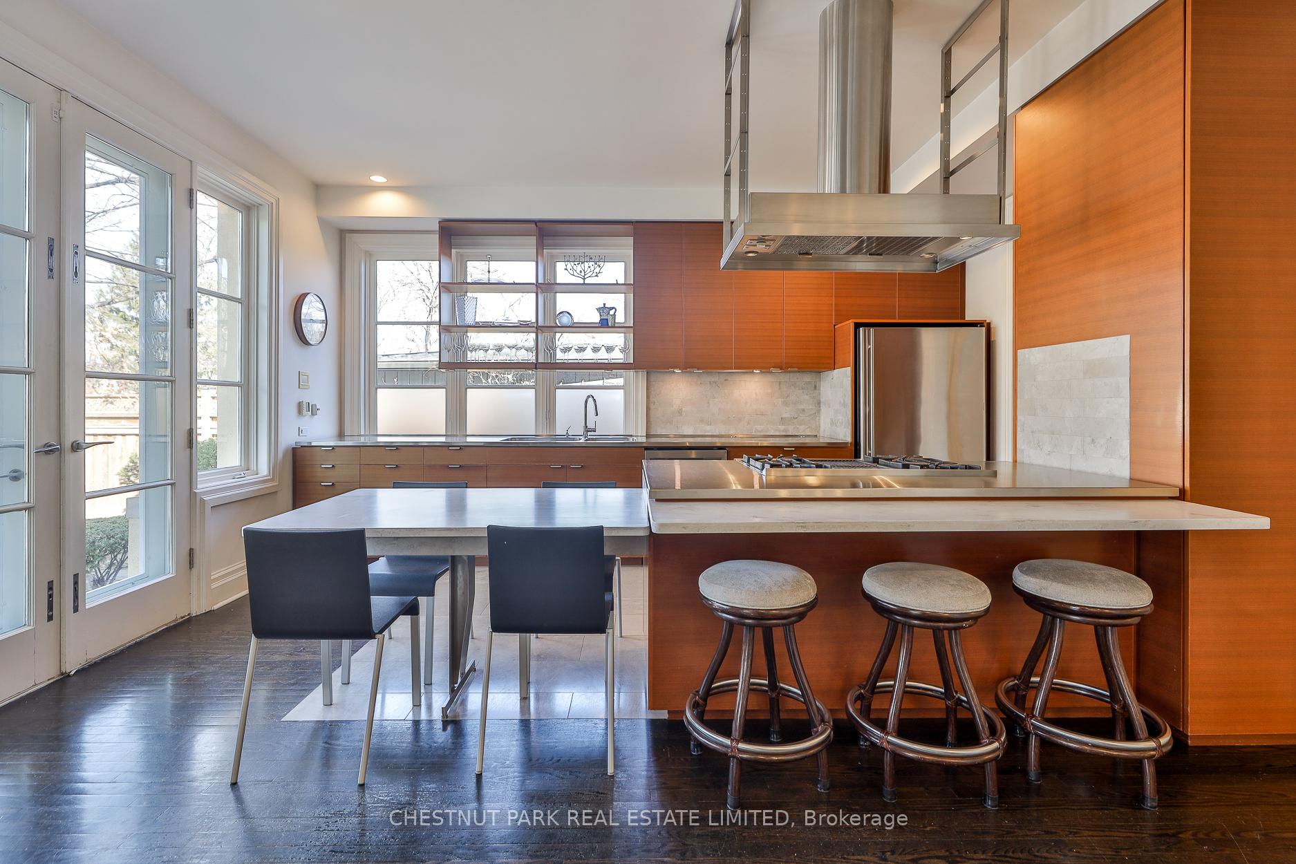 1 Glen Edyth, Toronto C02