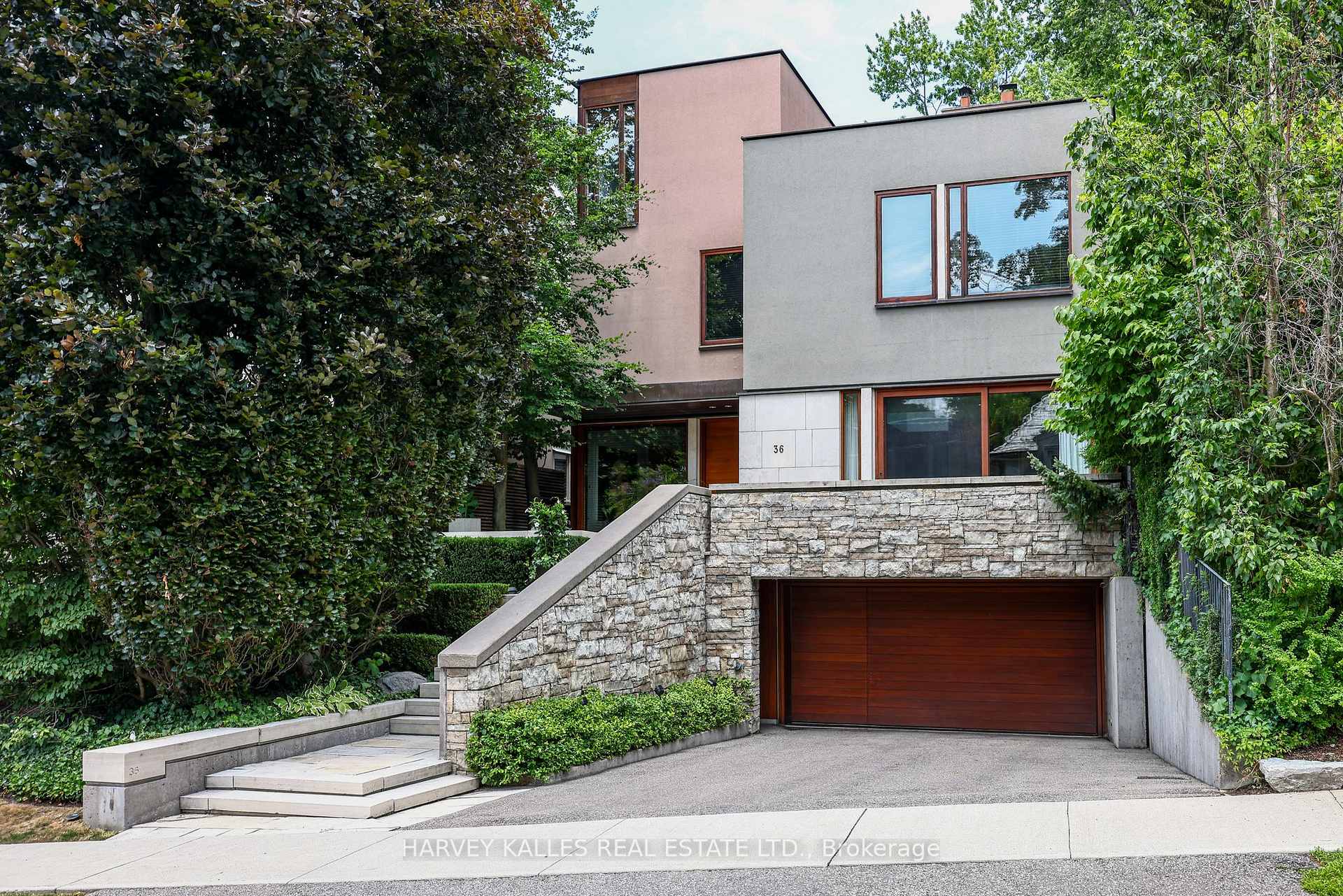 36 Millbank, Toronto C03