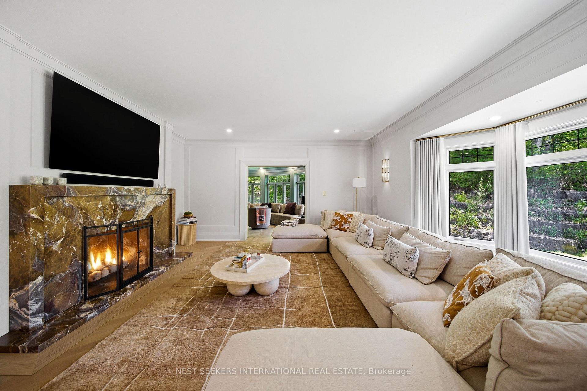 35 Kingswood, King